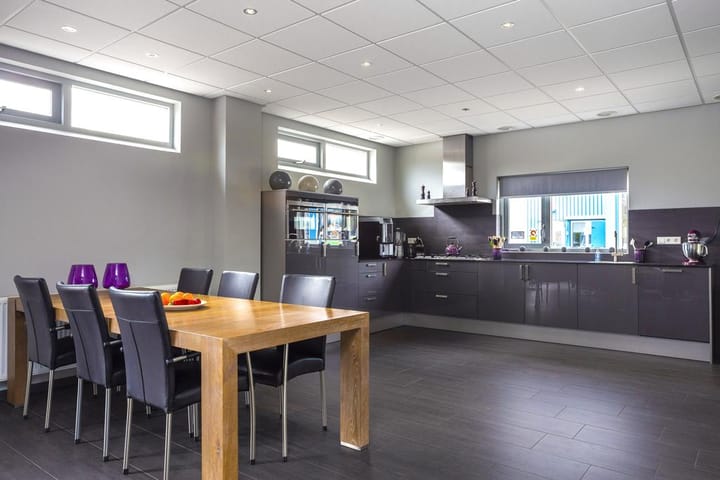 Photo 11 of Installatieweg 8