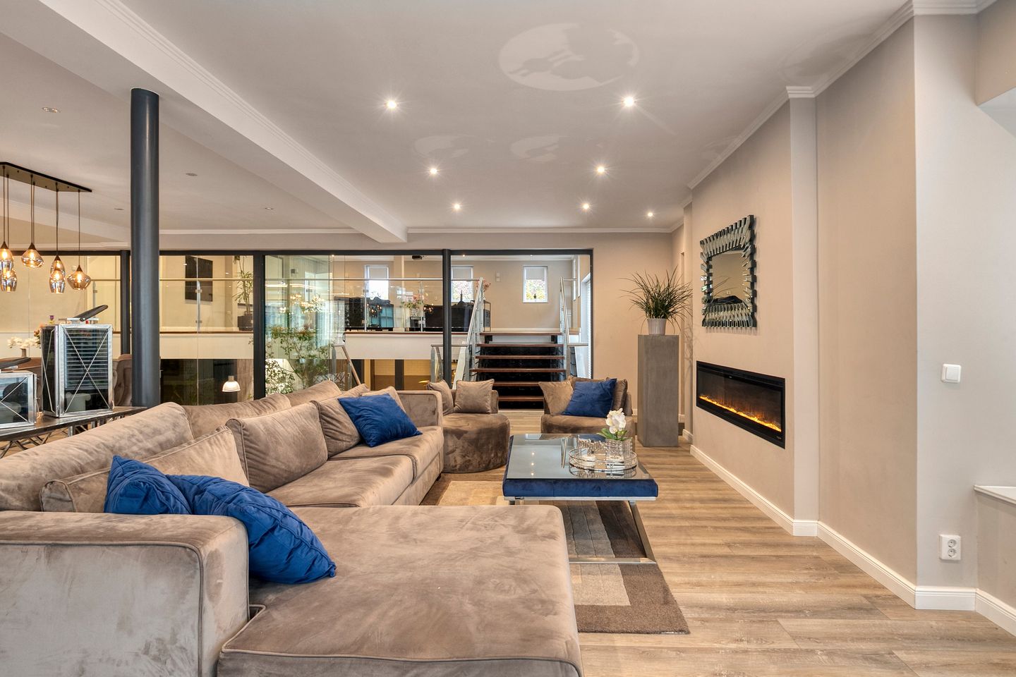 Photo 14 of Larenseweg 23