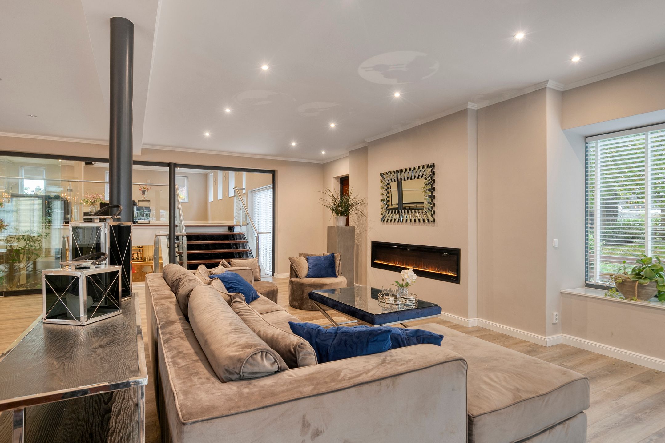 Photo 15 of Larenseweg 23