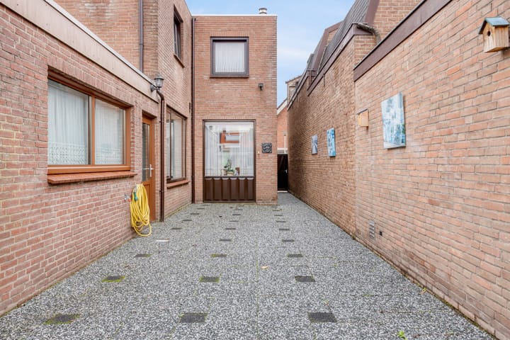 Foto 28 van Voorstraat 49