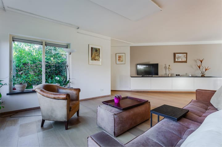 Foto 18 van Albertine Agneslaan 8