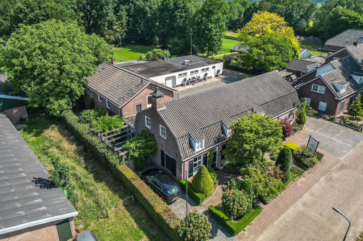 View photo 2 of Broekstraat 8