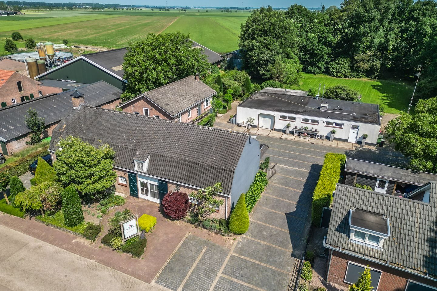 View photo 3 of Broekstraat 8