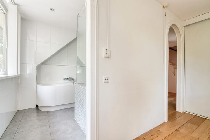 Foto 18 van Schweitzerstraat 64