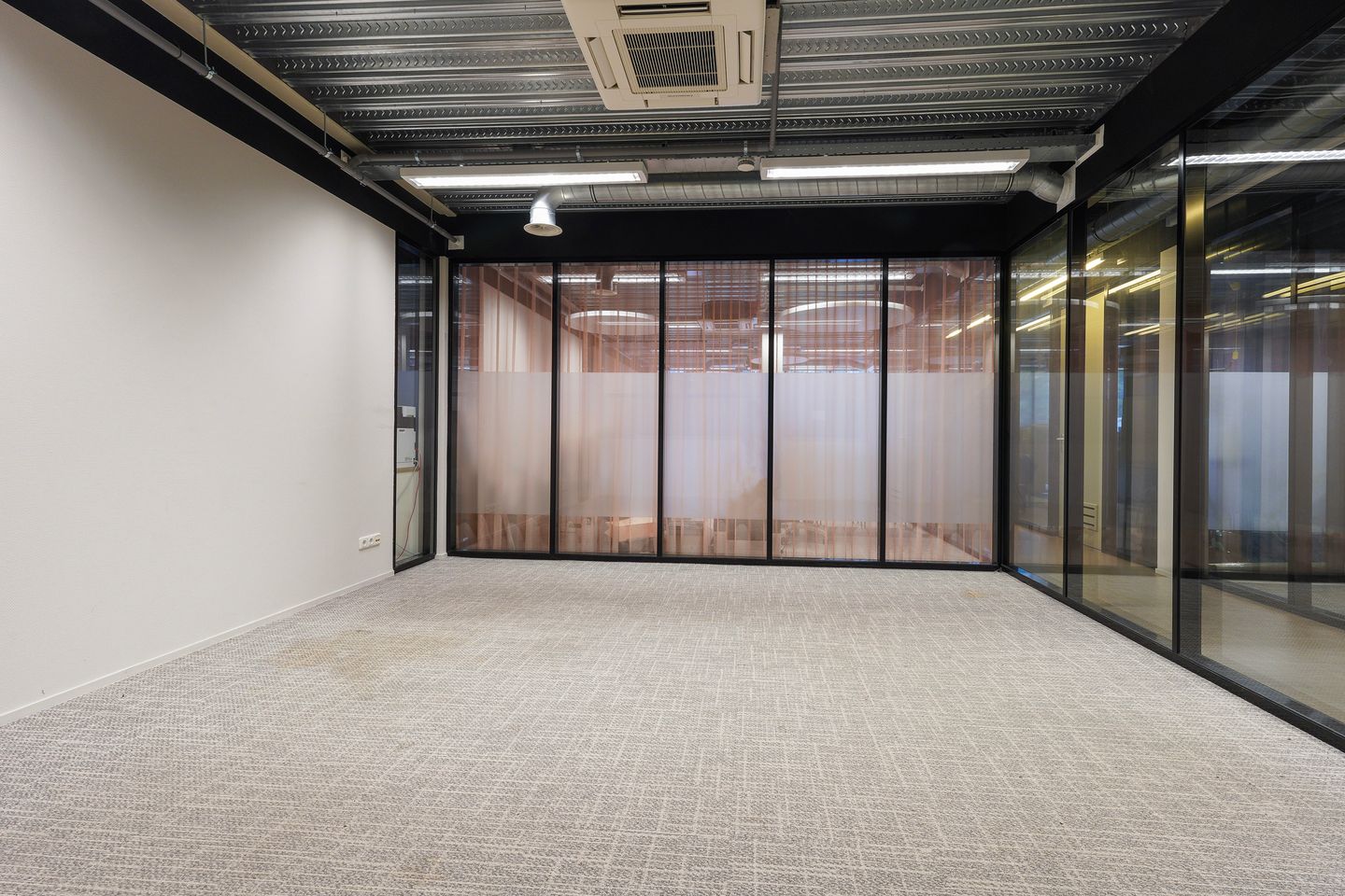 View photo 1 of Veemarktstraat 34