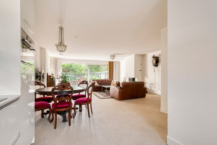 Foto 10 van Schweitzerstraat 64