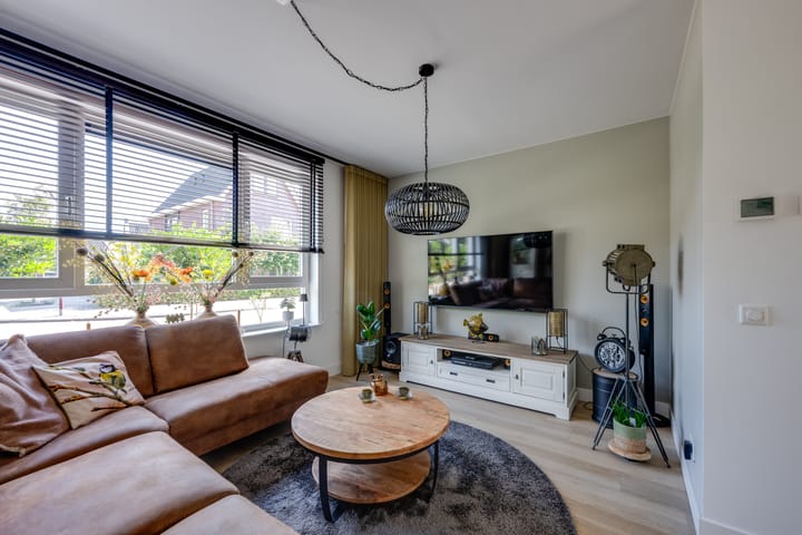 Foto 8 van Wilgenroos 15