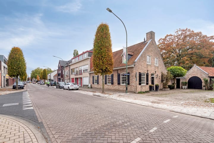 Photo 6 of Burgemeester van Gilsestraat 1