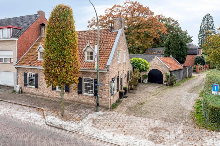 Photo 7 of Burgemeester van Gilsestraat 1