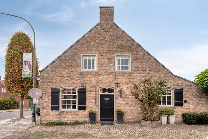 Photo 2 of Burgemeester van Gilsestraat 1