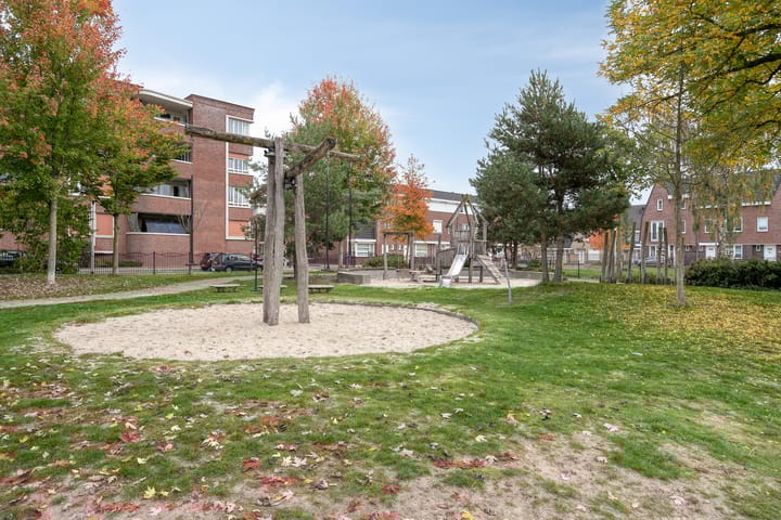 Foto 43 van van den Dungenstraat 1