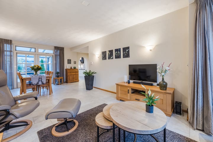 Photo 10 of van Riebeeckstraat 29