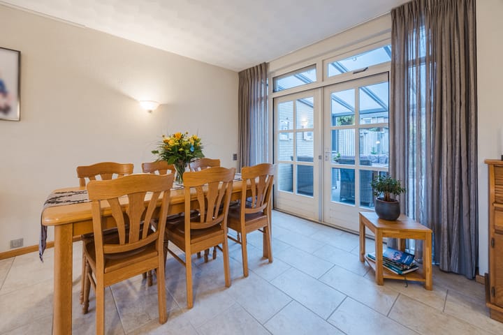 Photo 12 of van Riebeeckstraat 29