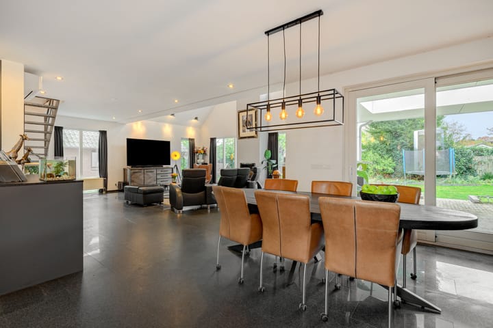 Foto 14 van den Hof 6