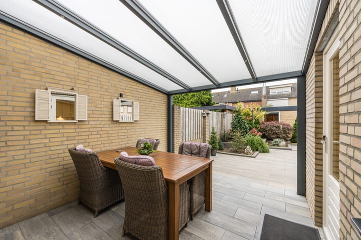 Photo 30 of van Riebeeckstraat 29