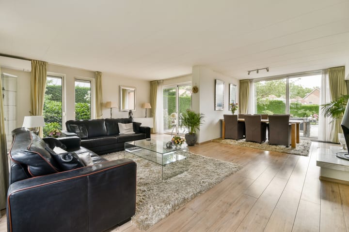 Photo 5 of Nieuwerkerkerstraat 12