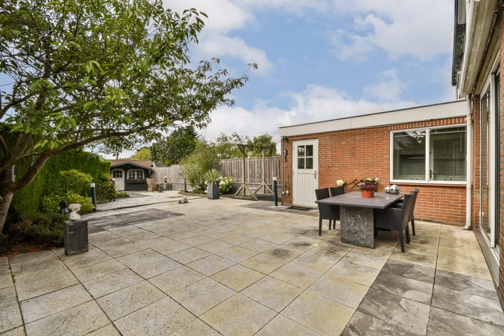 Photo 11 of Nieuwerkerkerstraat 12