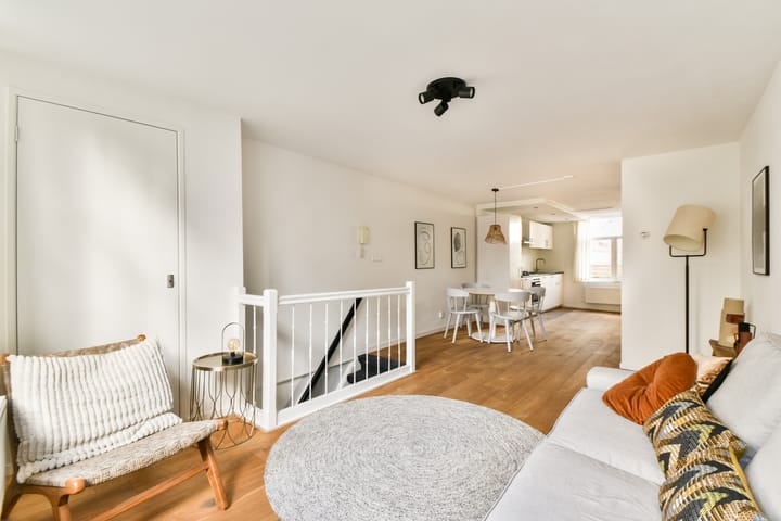 Photo 2 of Haarlemmerstraat 40-1