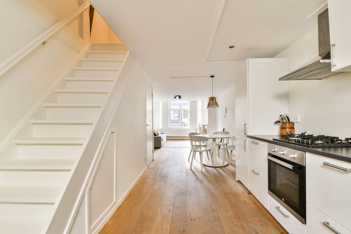 Photo 3 of Haarlemmerstraat 40-1