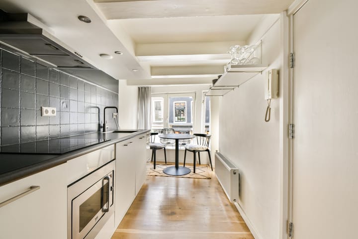 Photo 4 of Haarlemmerstraat 40-1