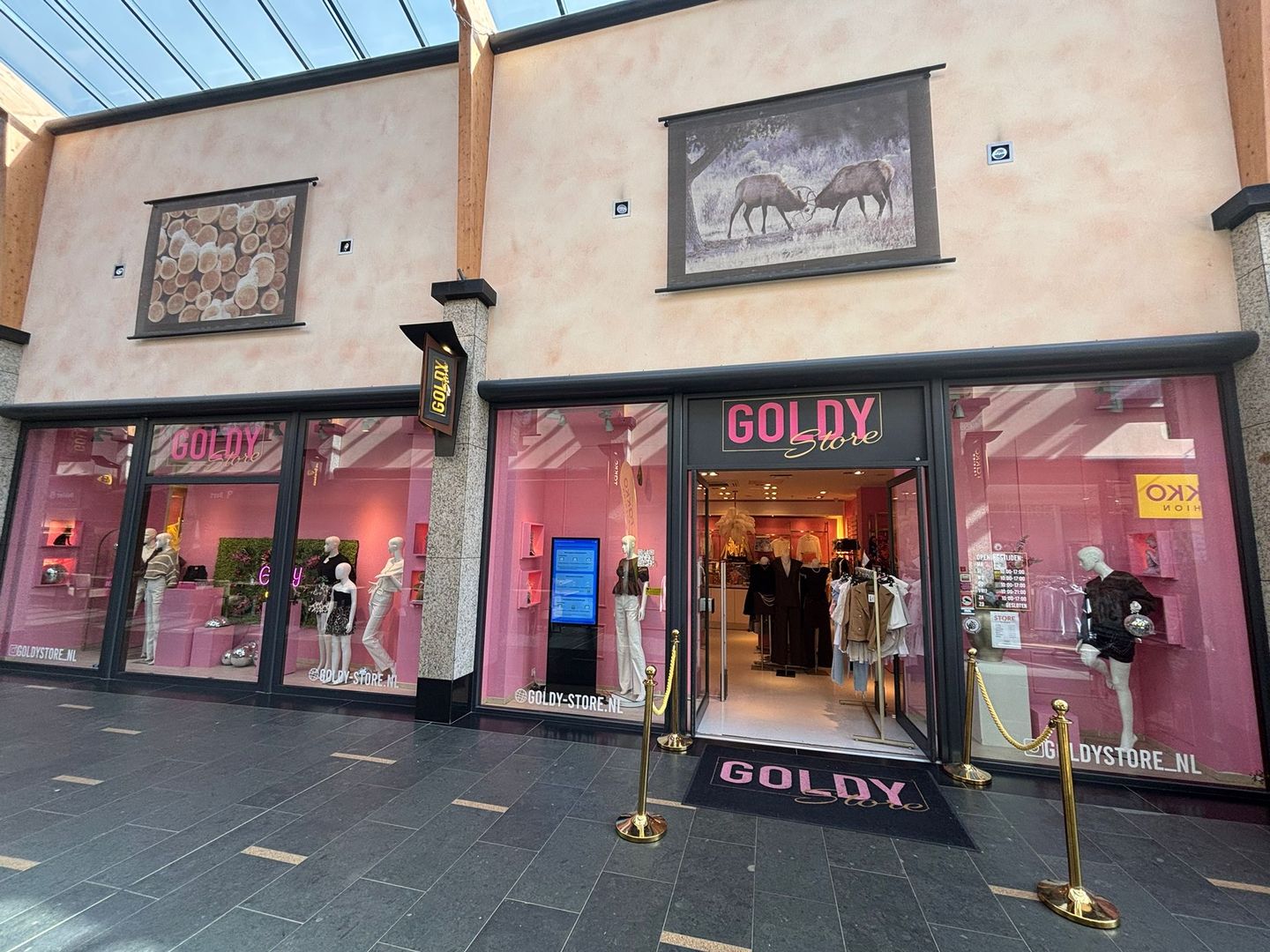 View photo 1 of De Driehoek 38