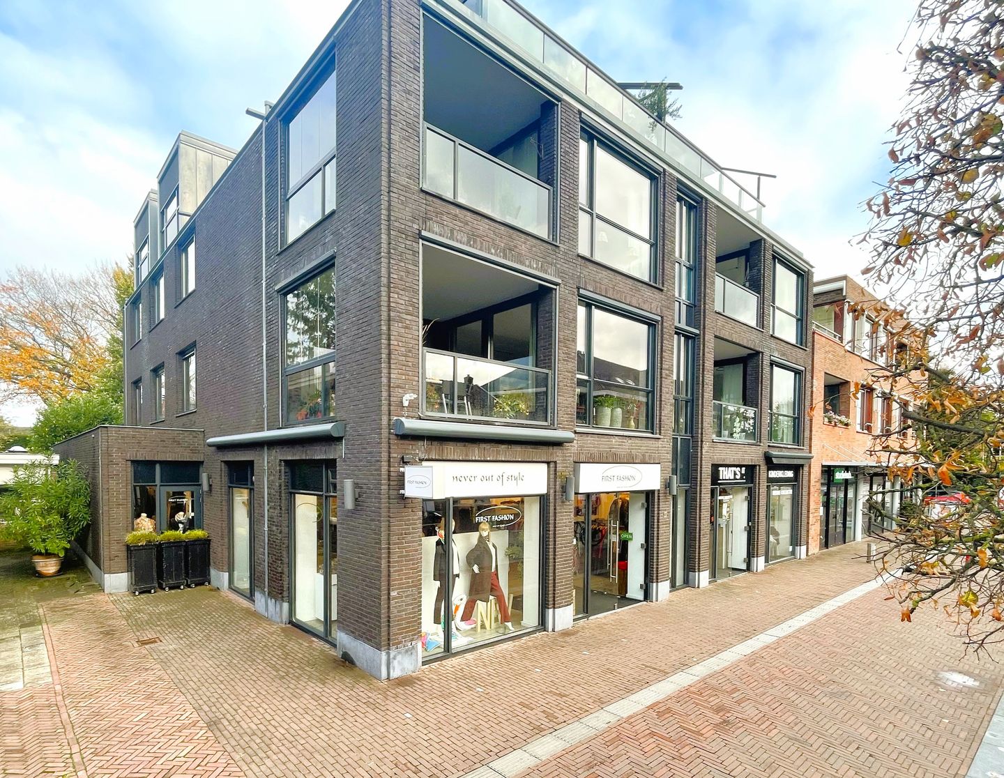 Bekijk foto 2 van Stationsstraat 68-a