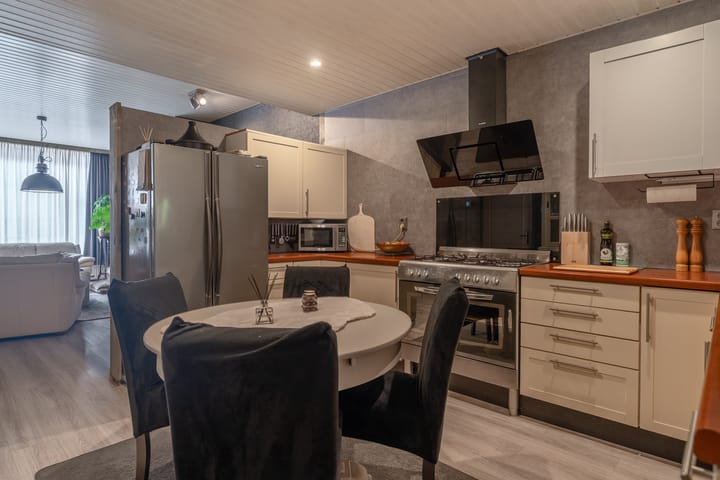 Photo 15 of Kanaalstraat 11