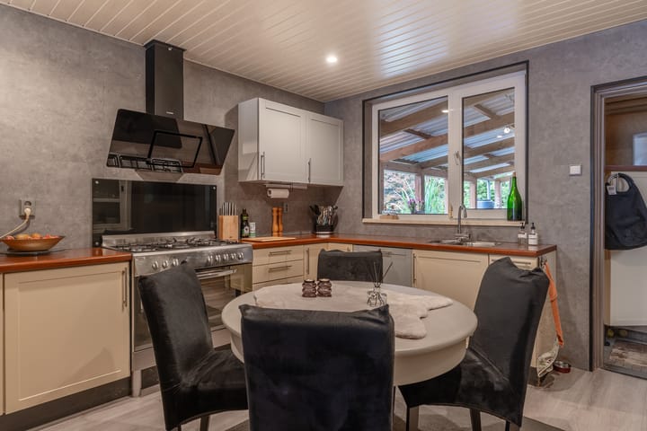 Photo 16 of Kanaalstraat 11