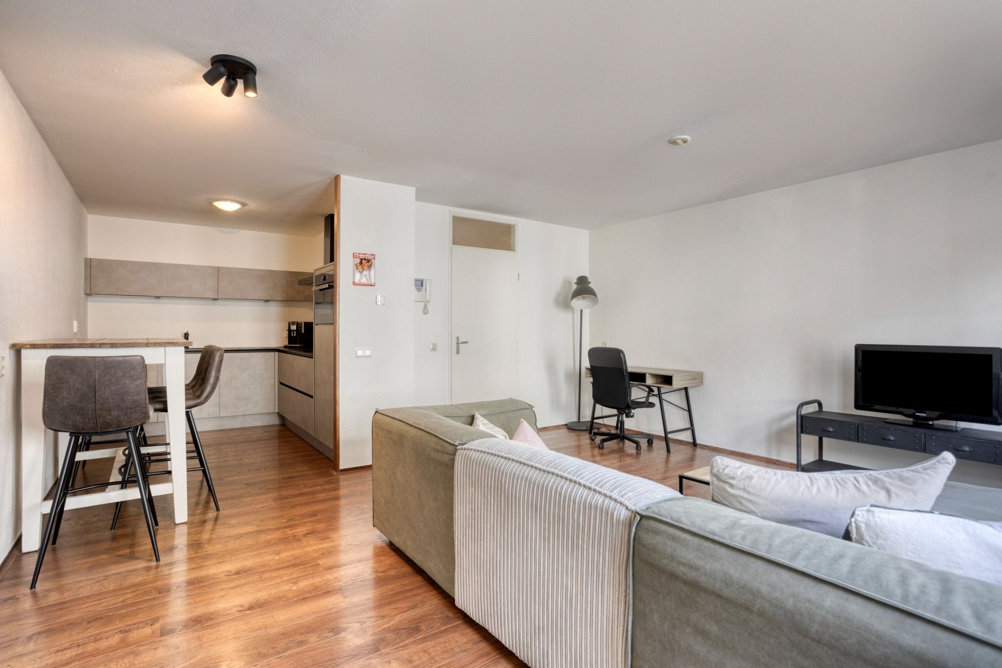 Photo 6 of Wycker Grachtstraat 1-A17