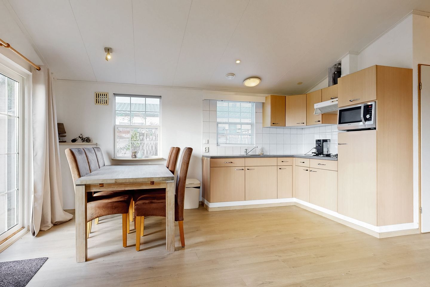 Photo 10 of Oudendijkseweg 21-J