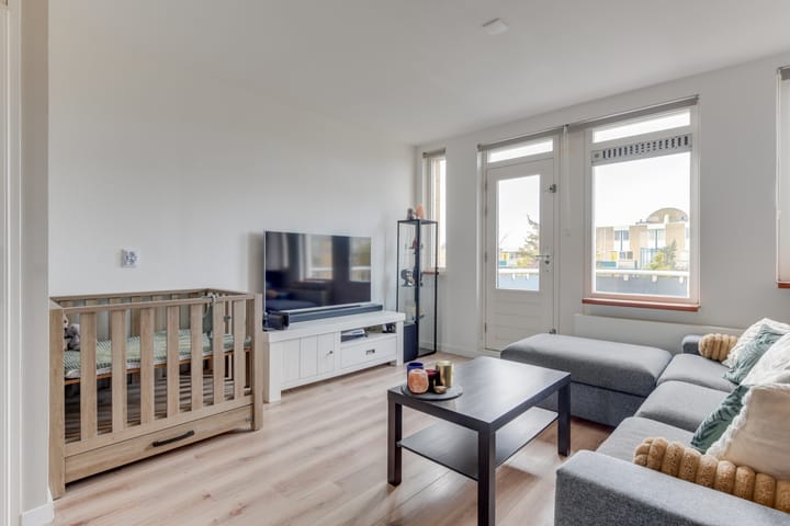 Photo 12 of Amelandstraat 84