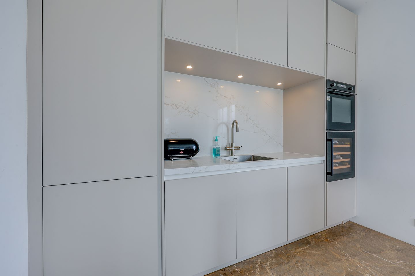 Foto 10 van Warmoesstraat 15