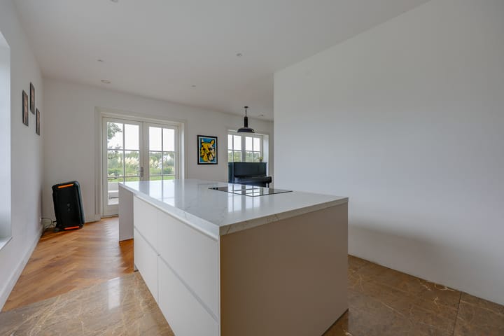 Photo 12 of Warmoesstraat 15