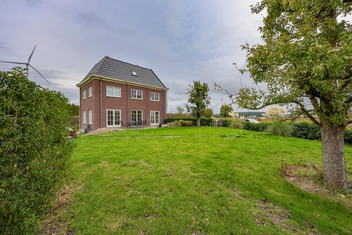 Photo 36 of Warmoesstraat 15