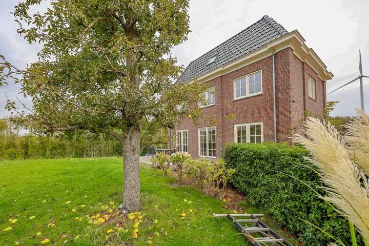 Photo 37 of Warmoesstraat 15