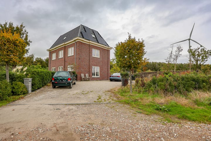 Photo 39 of Warmoesstraat 15