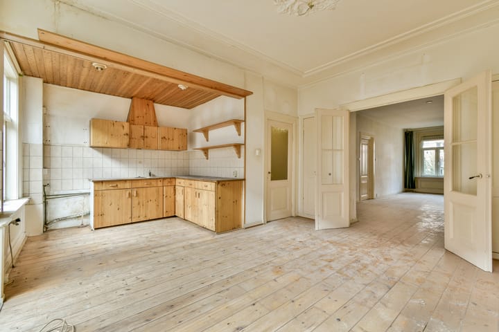 Photo 10 of Wijttenbachstraat 56-O