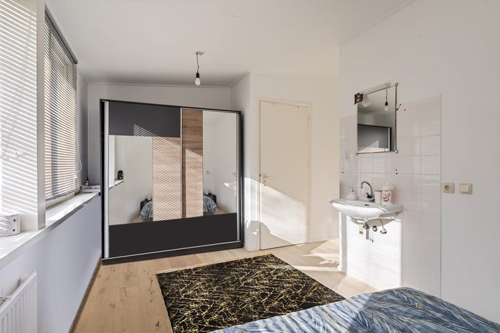 Photo 29 of De Weer 1-C