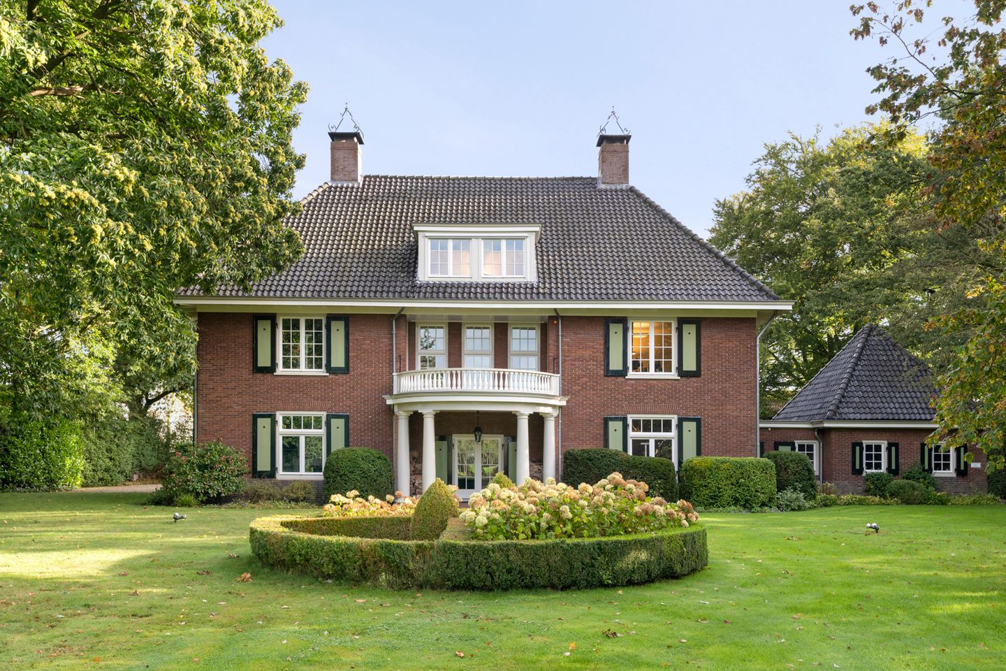 Bekijk foto 1 van Stationsweg 387