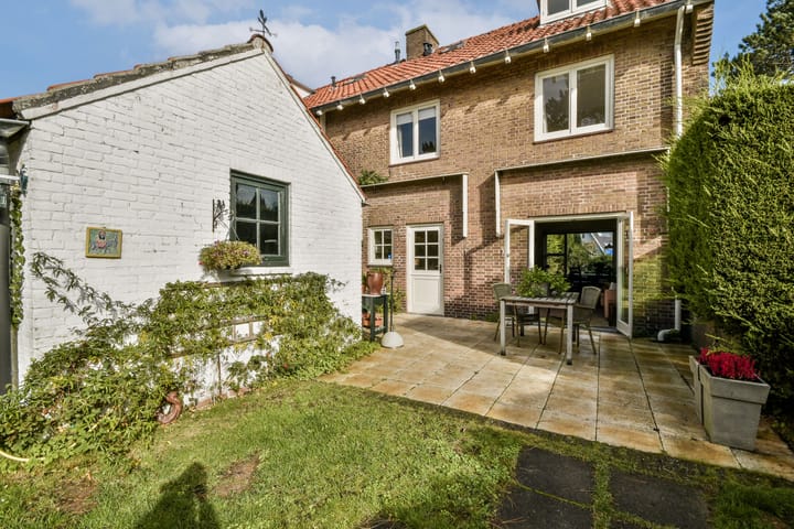 Photo 14 of Julianaweg 8