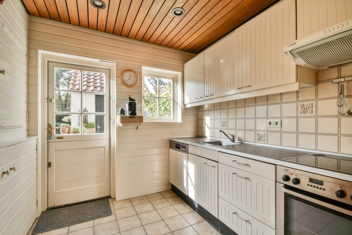 Photo 24 of Julianaweg 8