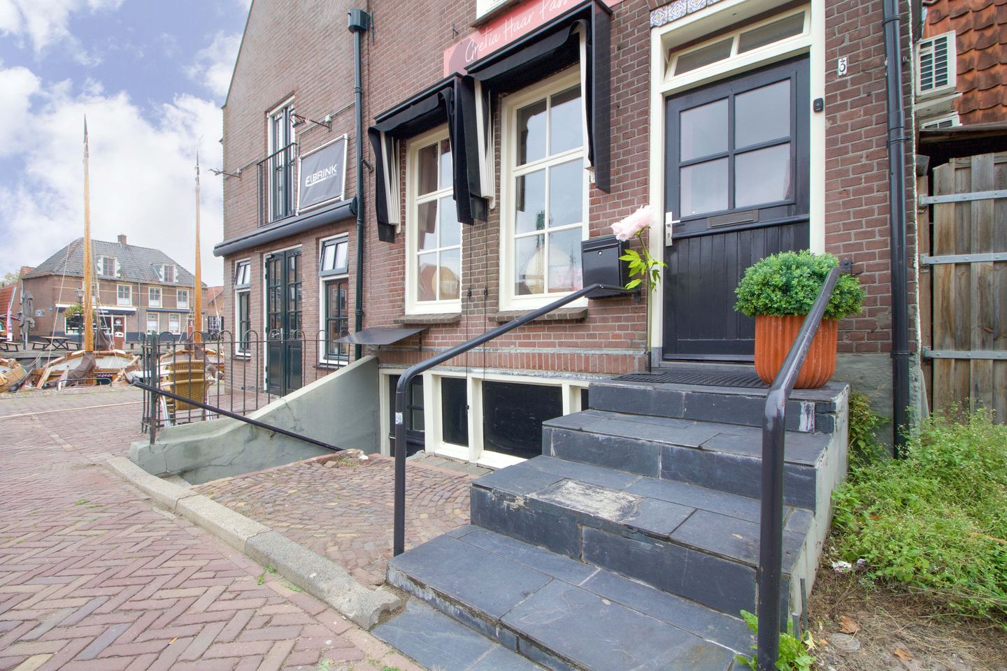 View photo 3 of Hoekstraat 3
