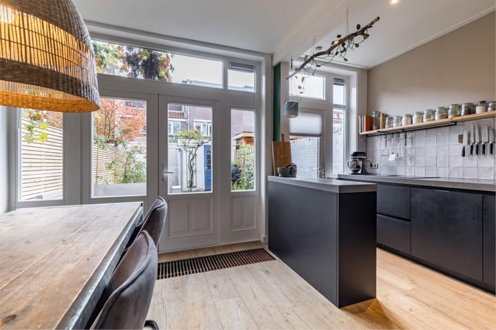 Foto 9 van Herman Modedstraat 31