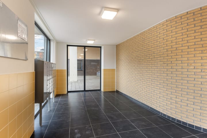 Photo 4 of Avenue Carré 202