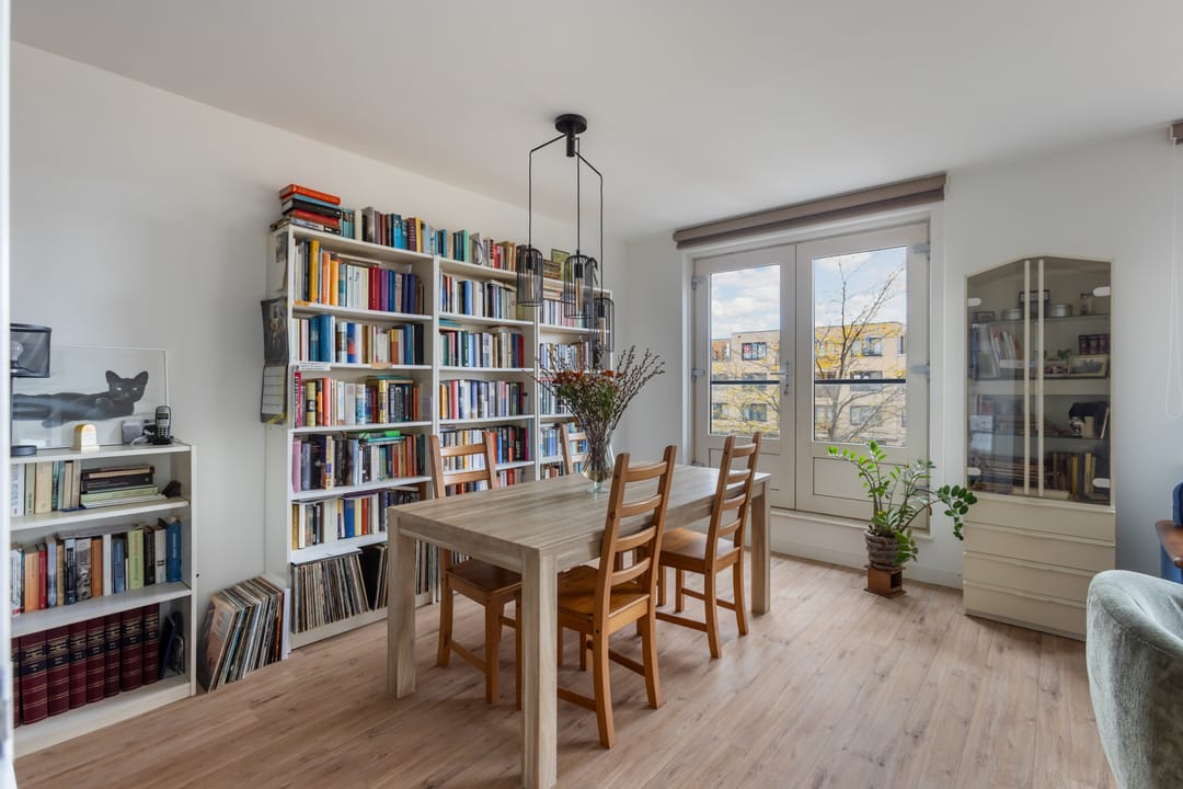 Photo 11 of Avenue Carré 202