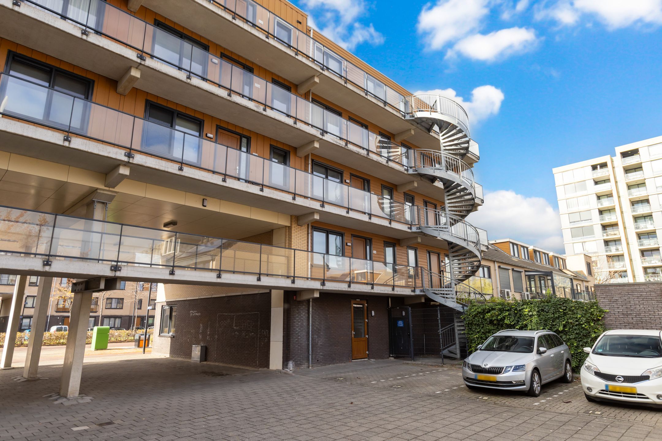 Photo 33 of Avenue Carré 202