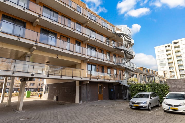 Photo 33 of Avenue Carré 202