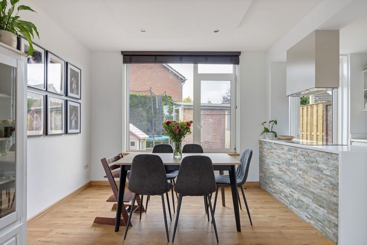 Foto 9 van Adalbertstraat 1