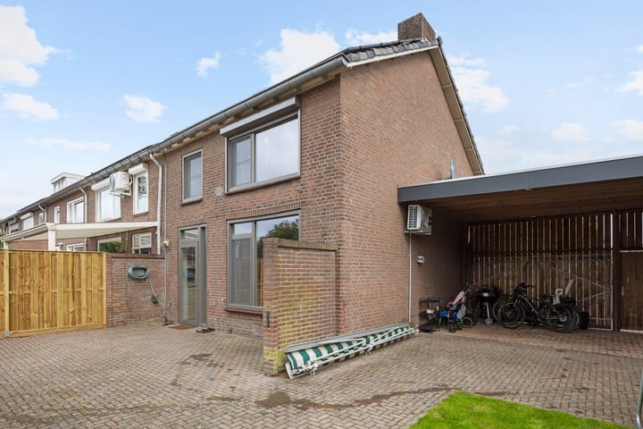 Foto 26 van Adalbertstraat 1