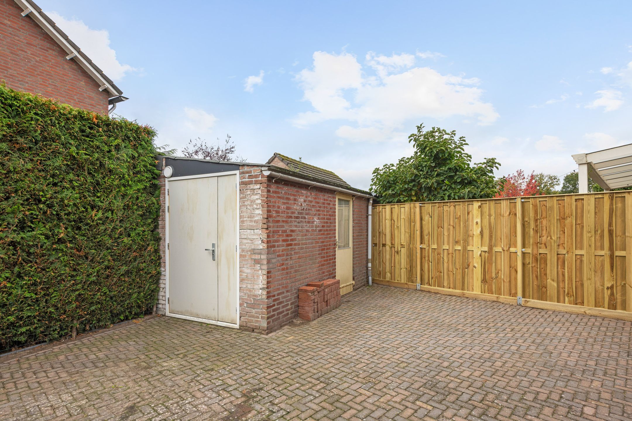 Foto 27 van Adalbertstraat 1